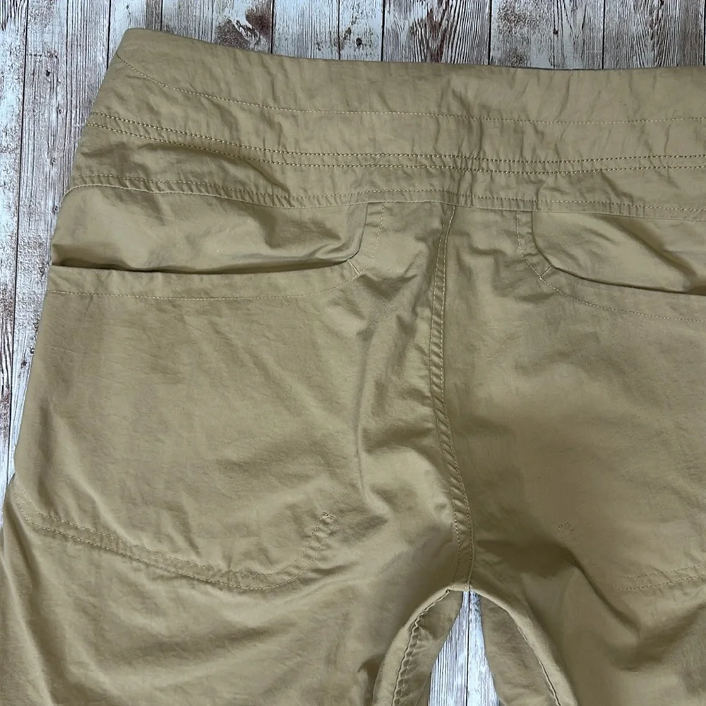 Mountain Hardware Women's Belted Cargo Shorts sz 4 Tan Nylon Hiking Outdoor 8” - Picture 12 of 16